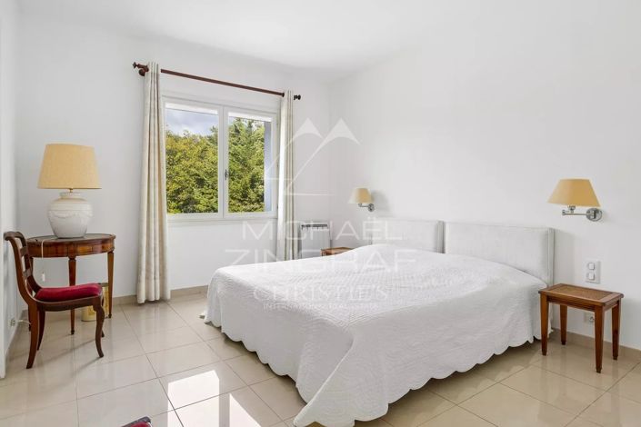 Image No.11-5 Bed House for sale