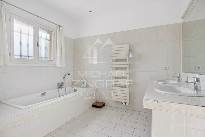 Image No.12-5 Bed House for sale