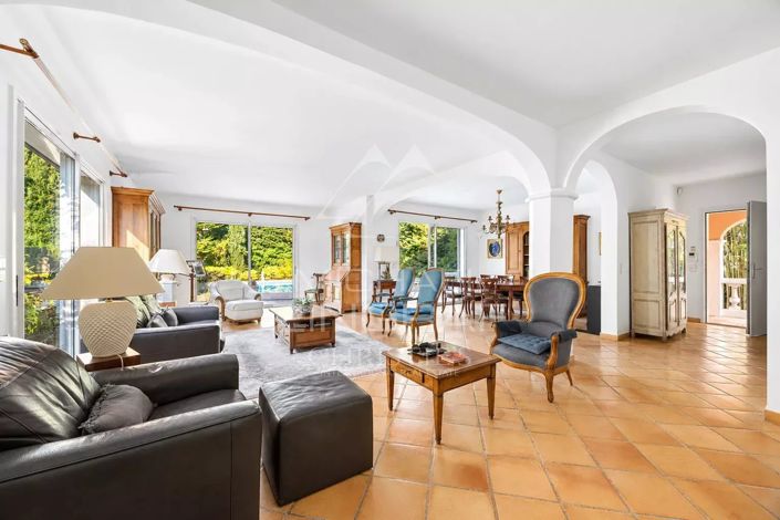 Image No.2-5 Bed House for sale