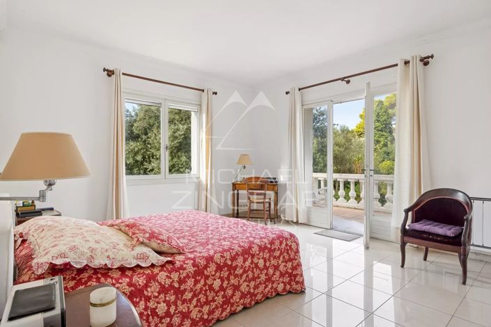 Image No.6-5 Bed House for sale