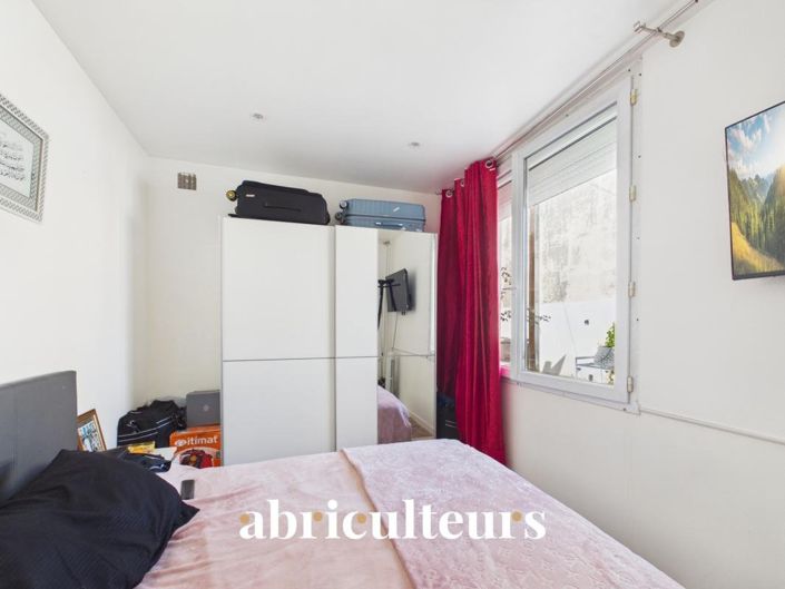 Image No.17-5 Bed House for sale