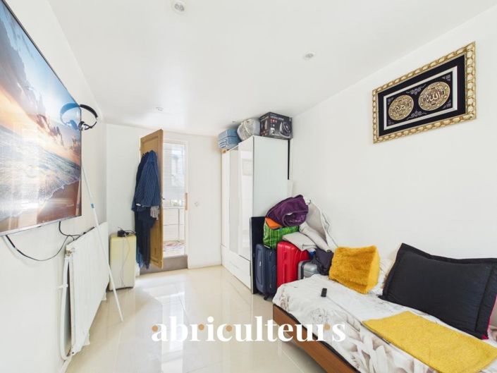 Image No.18-5 Bed House for sale
