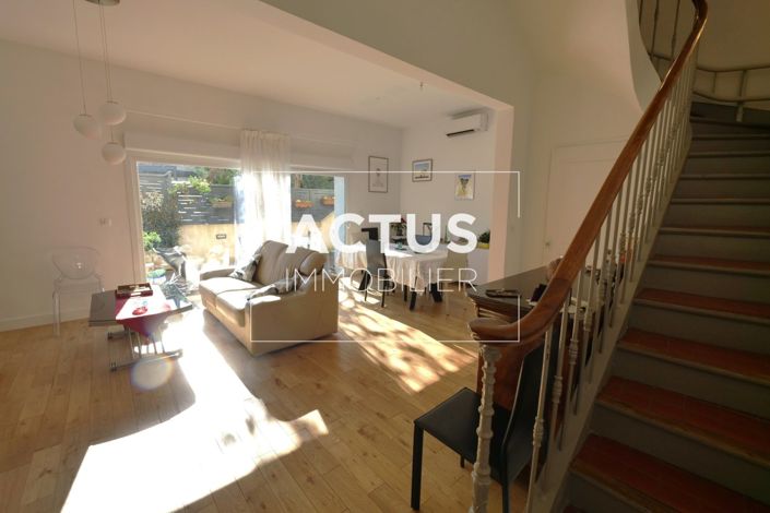 Image No.8-3 Bed House for sale