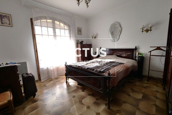 Image No.6-4 Bed House for sale