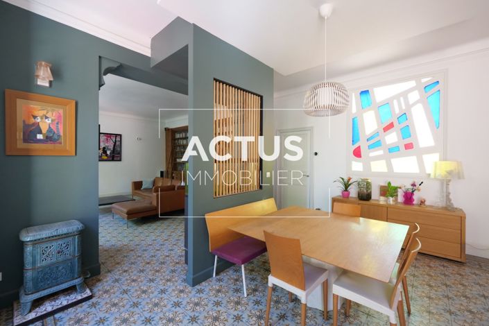 Image No.5-5 Bed Property for sale