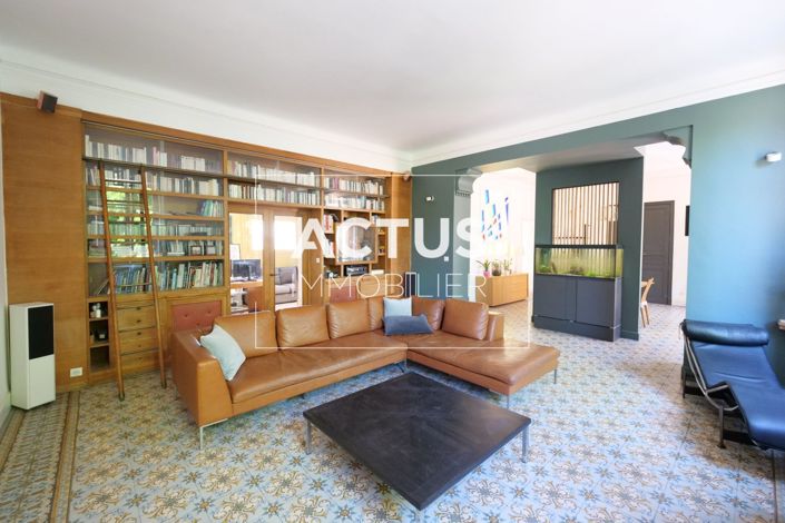 Image No.6-5 Bed Property for sale
