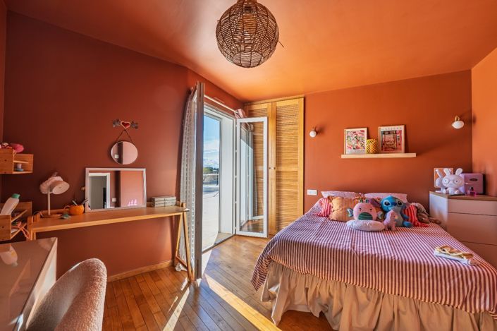 Image No.9-4 Bed House for sale