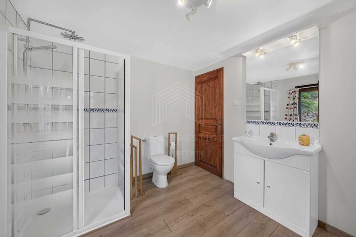 Image No.25-6 Bed House for sale