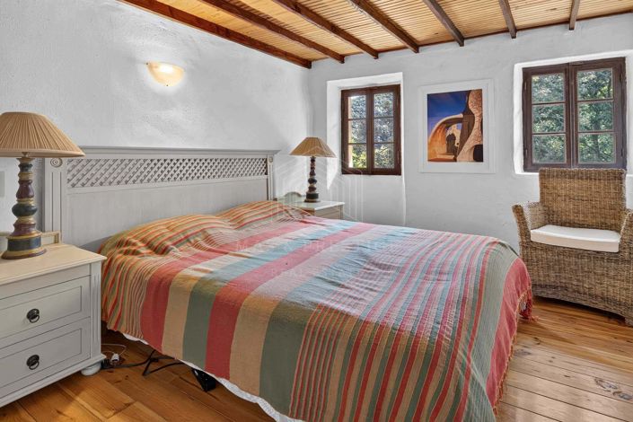 Image No.26-6 Bed House for sale