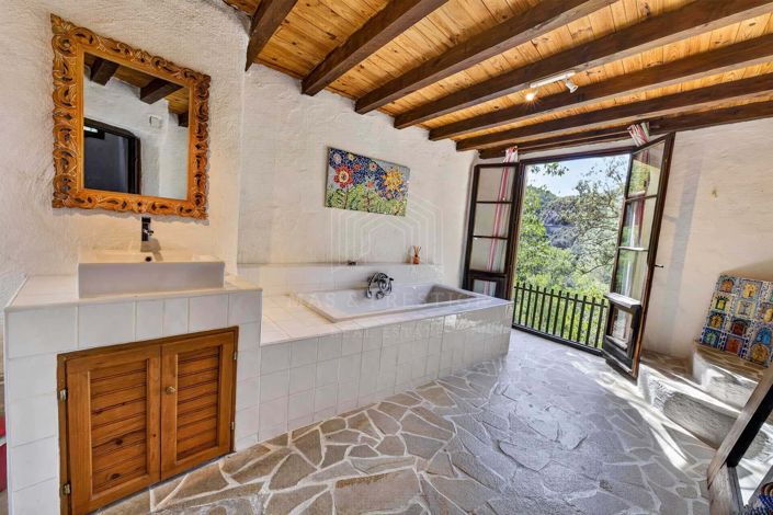 Image No.7-6 Bed House for sale