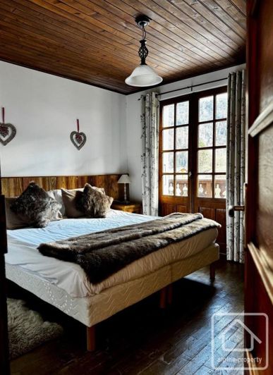 Image No.30-12 Bed Property for sale