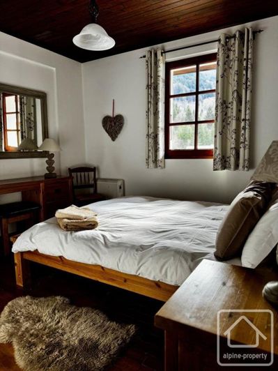 Image No.33-12 Bed Property for sale