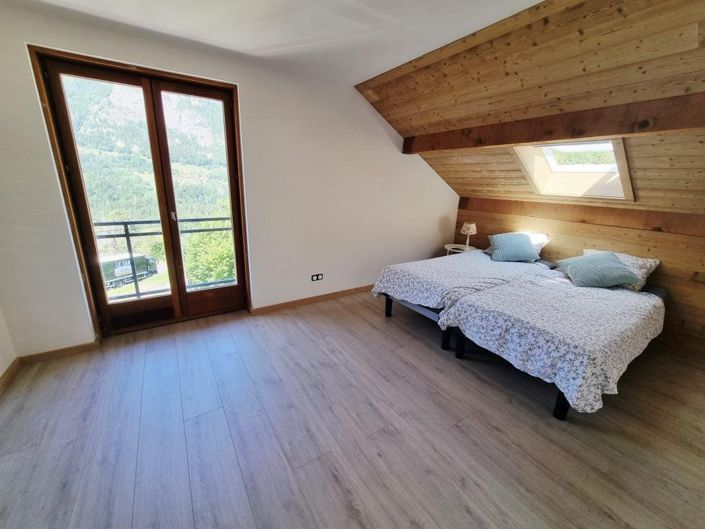Image No.18-5 Bed Property for sale