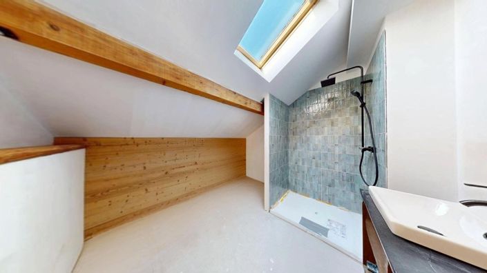 Image No.20-5 Bed Property for sale
