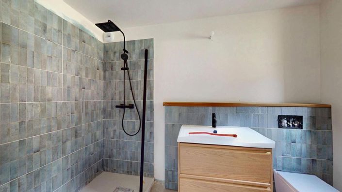 Image No.23-5 Bed Property for sale