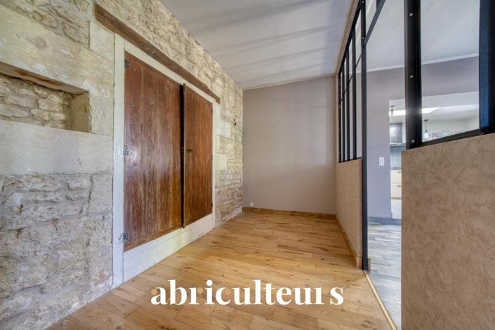 Image No.10-6 Bed House for sale