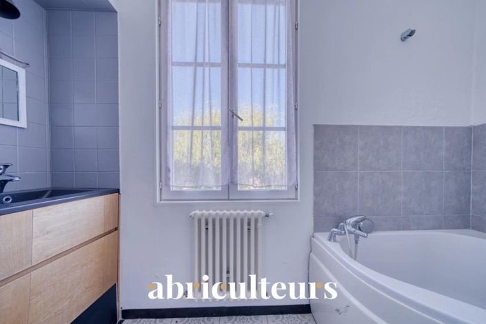 Image No.17-6 Bed House for sale