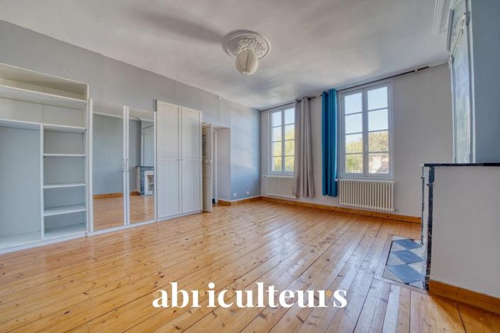 Image No.20-6 Bed House for sale