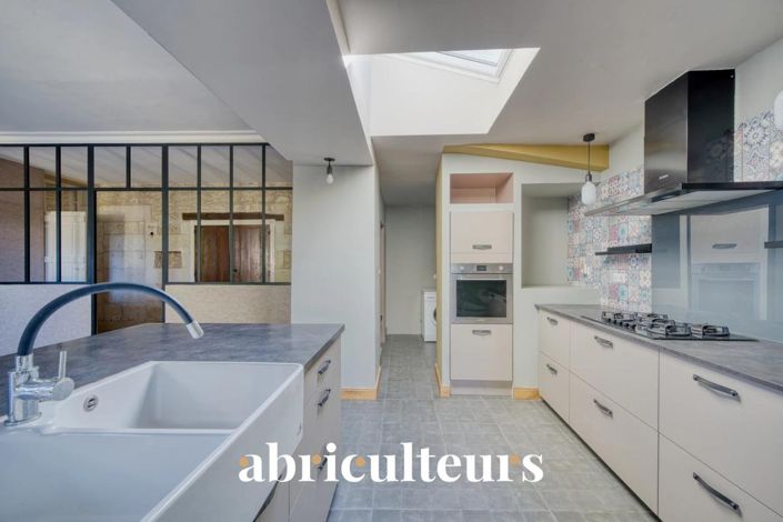 Image No.9-6 Bed House for sale