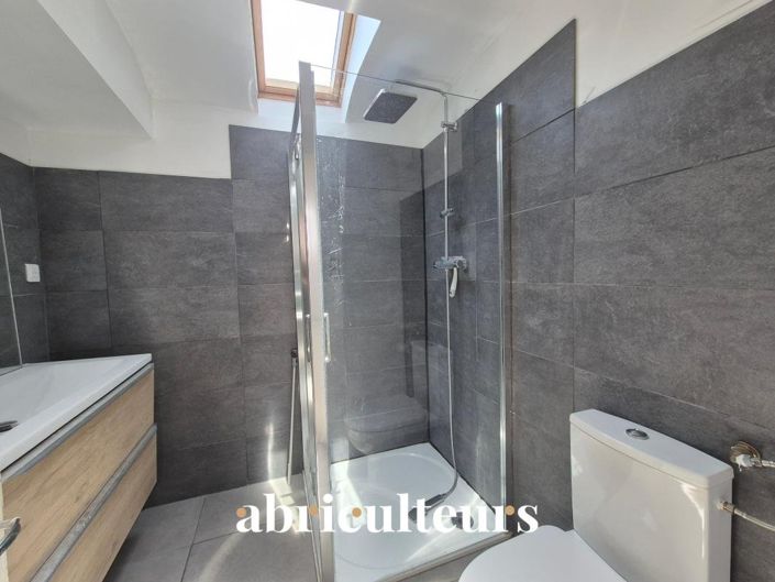 Image No.6-5 Bed House for sale