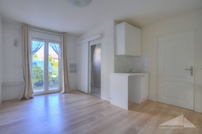 Image No.10-3 Bed House for sale