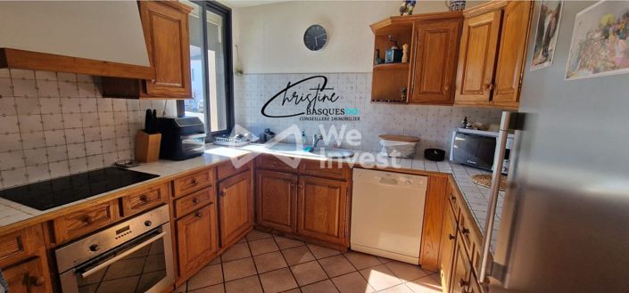 Image No.8-7 Bed House for sale