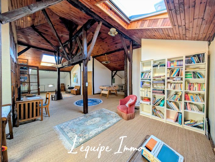 Image No.17-6 Bed House for sale