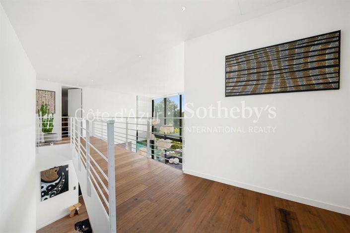 Image No.10-4 Bed House for sale