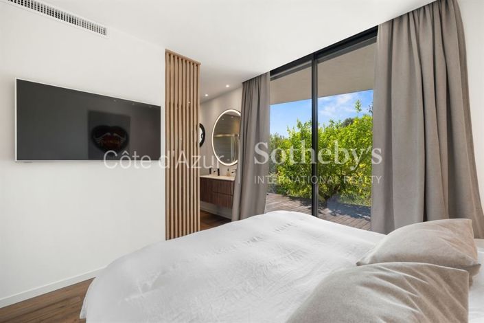 Image No.12-4 Bed House for sale