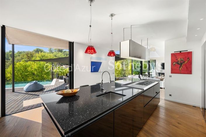 Image No.8-4 Bed House for sale