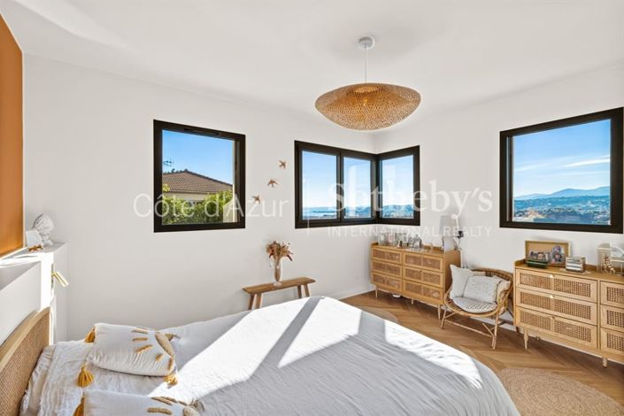 Image No.8-4 Bed House for sale