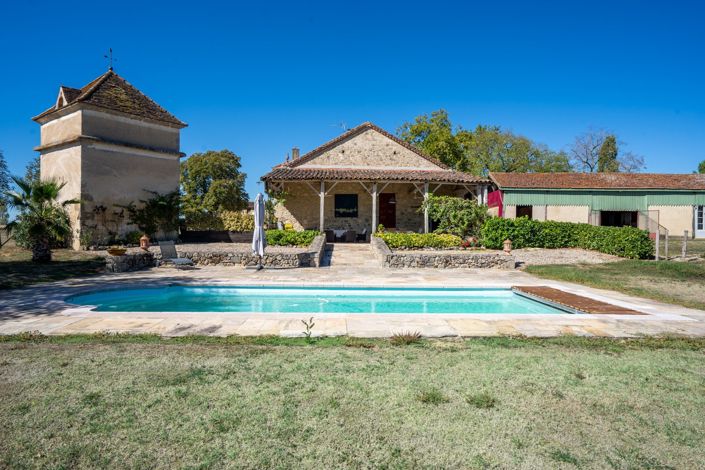 Image No.5-8 Bed House for sale