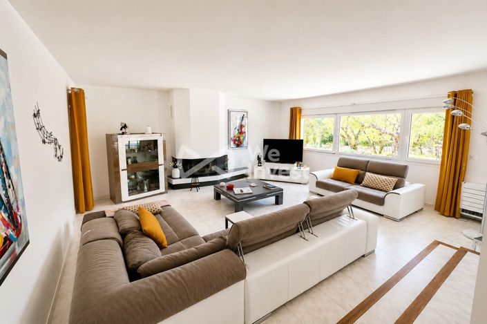 Image No.12-4 Bed Property for sale