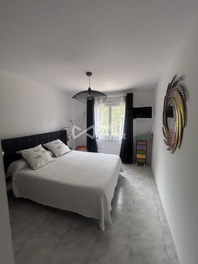 Image No.17-4 Bed Property for sale