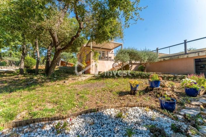 Image No.4-4 Bed Property for sale