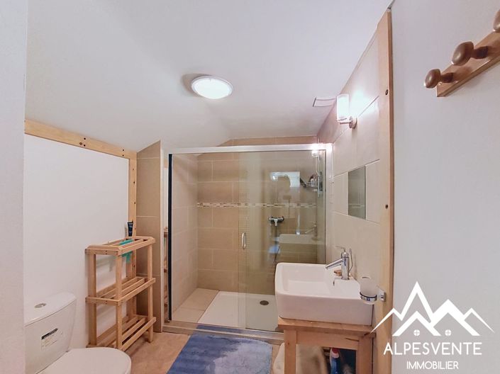 Image No.8-2 Bed House for sale
