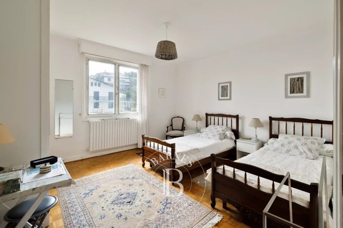 Image No.17-4 Bed House for sale