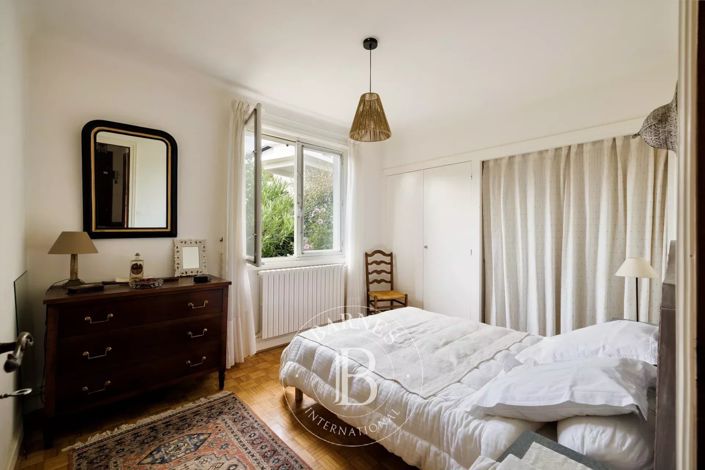 Image No.18-4 Bed House for sale