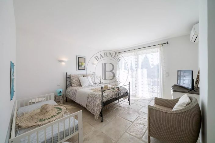 Image No.17-4 Bed House for sale