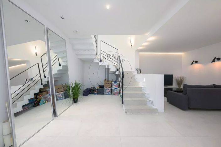 Image No.13-3 Bed House for sale