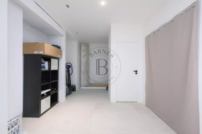 Image No.14-3 Bed House for sale