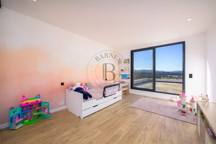 Image No.16-3 Bed House for sale