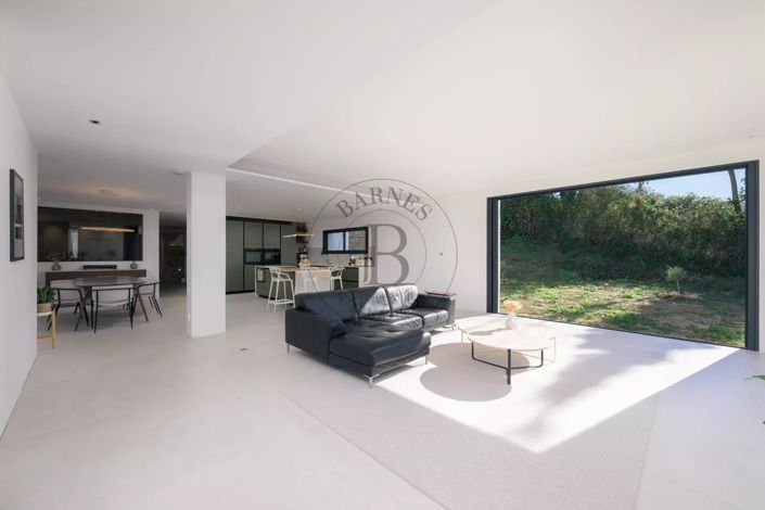 Image No.5-3 Bed House for sale