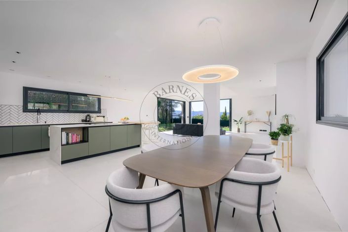 Image No.6-3 Bed House for sale
