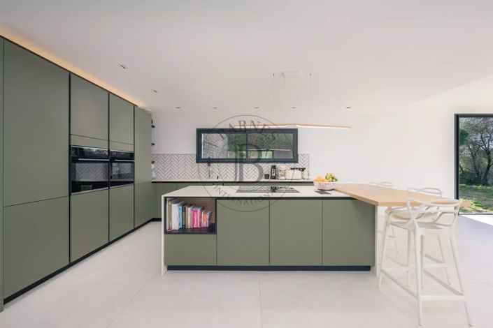 Image No.7-3 Bed House for sale