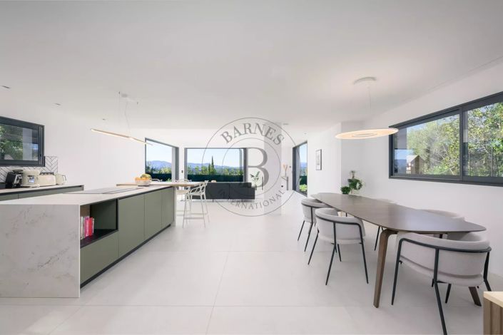 Image No.8-3 Bed House for sale