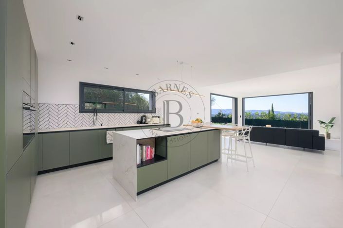 Image No.9-3 Bed House for sale