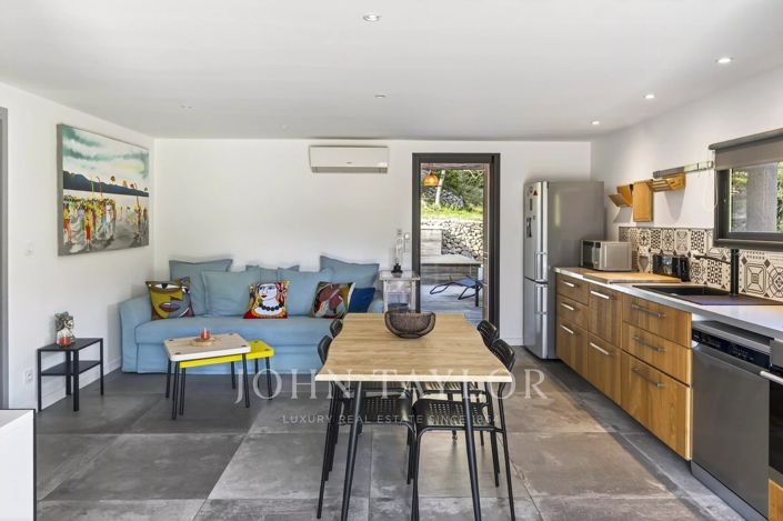 Image No.17-5 Bed House for sale