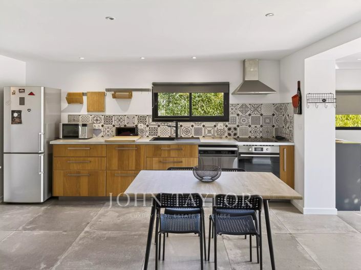 Image No.18-5 Bed House for sale