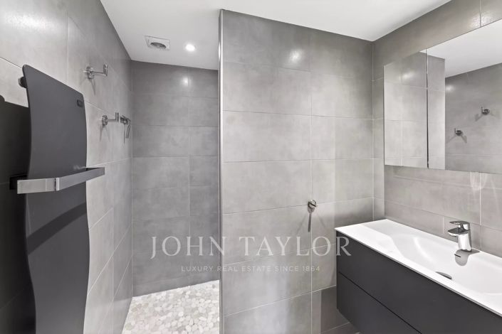 Image No.19-5 Bed House for sale